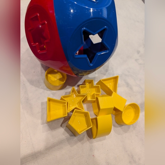 Tupperware Shape Sorter - Blue, Red, Yellow - Picture 5 of 5